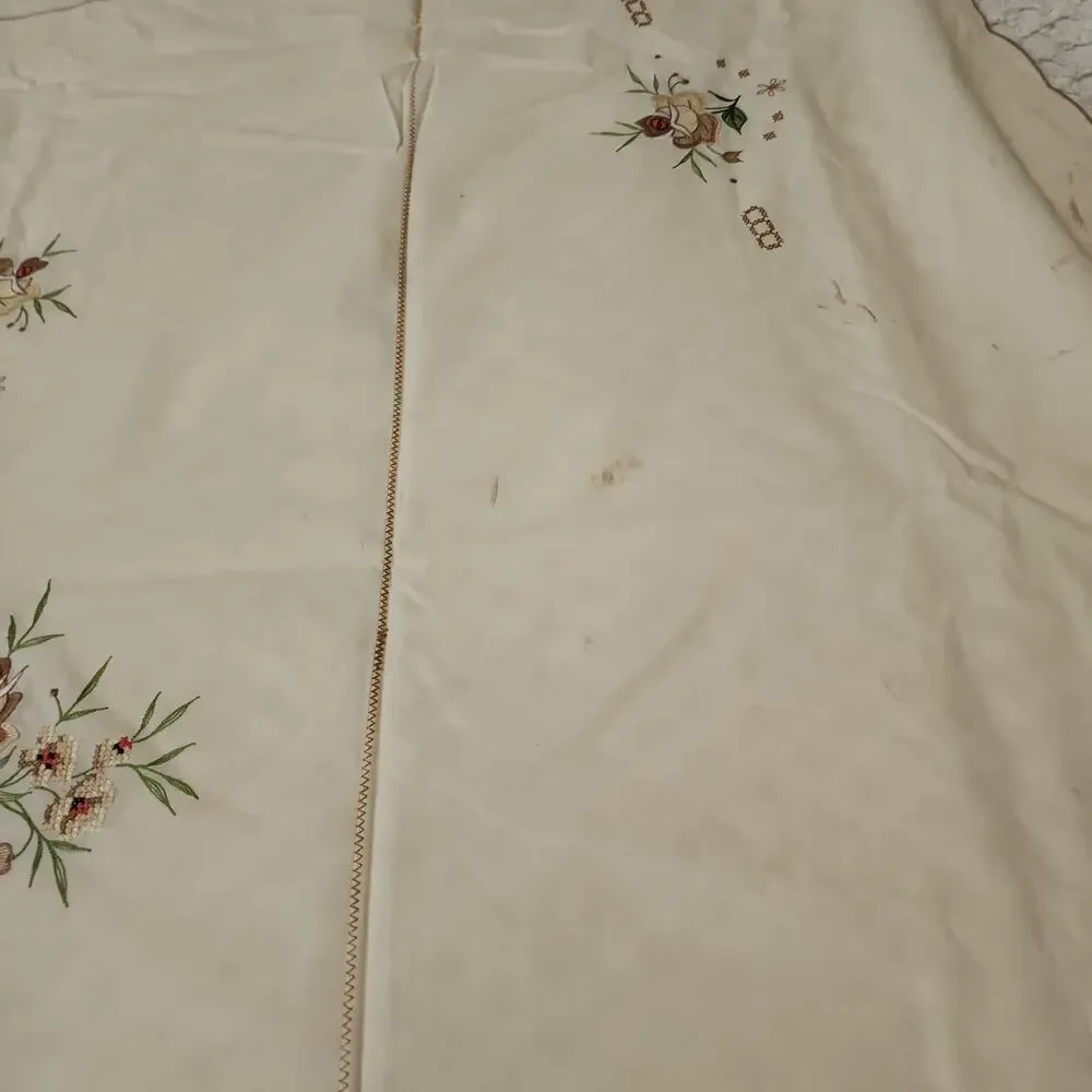 Unbranded embroidered oval